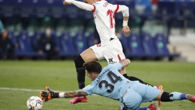 西甲名帅加盟国足教练竞标，开启球队变革与战术革新之旅